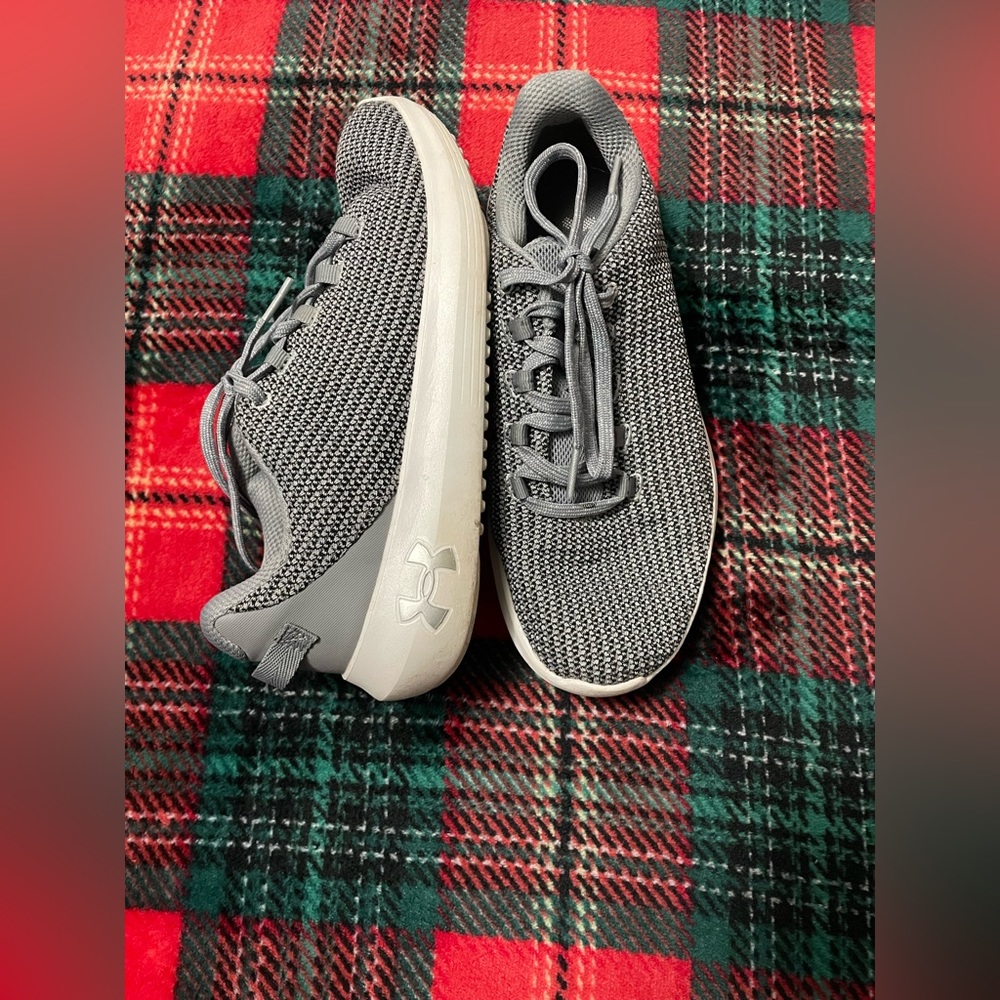 ‼️SOLD‼️ like new under armor athletic shoes - Picture 3 of 4